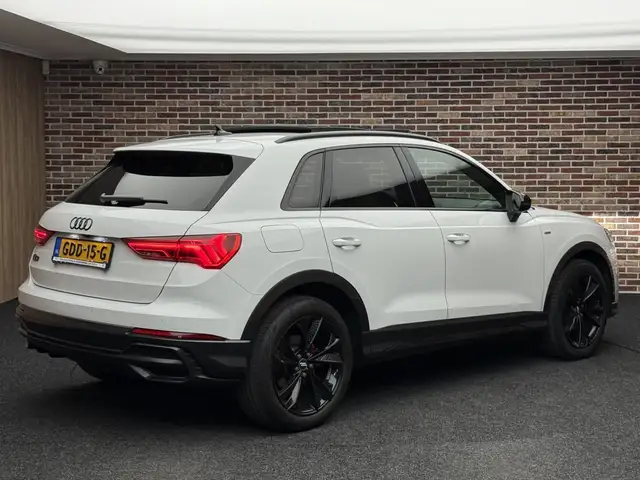 Audi Q3 view 2