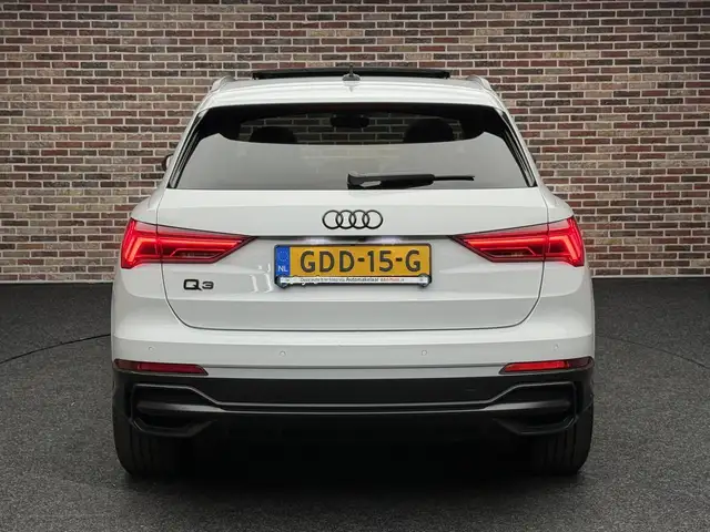 Audi Q3 view 7