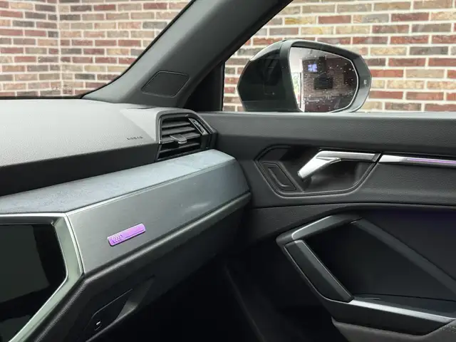 Audi Q3 view 14