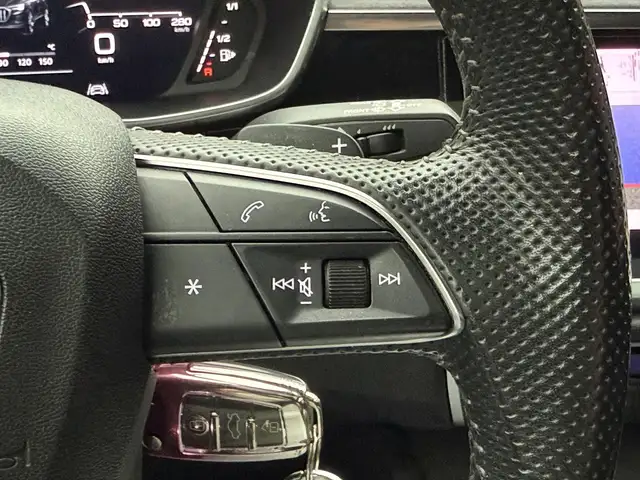 Audi Q3 view 13