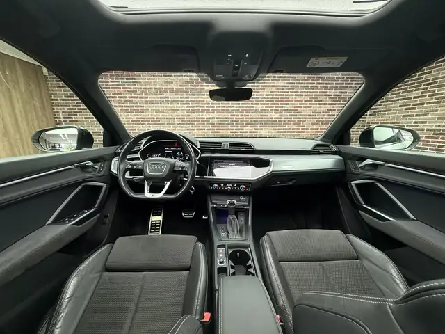 Audi Q3 view 9