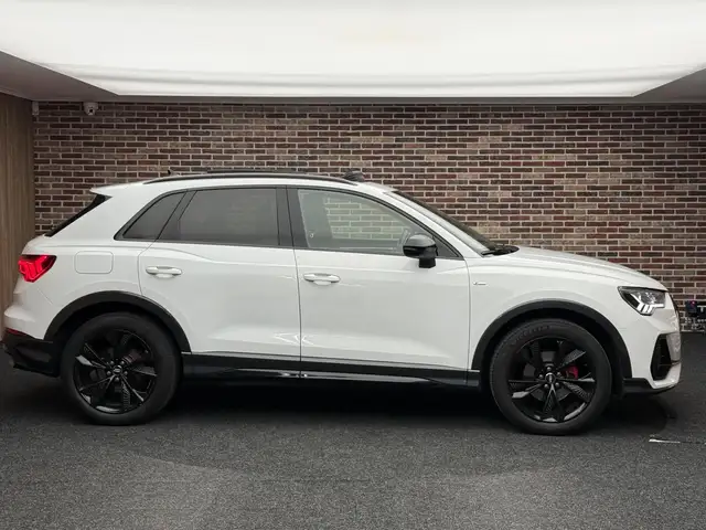 Audi Q3 view 4