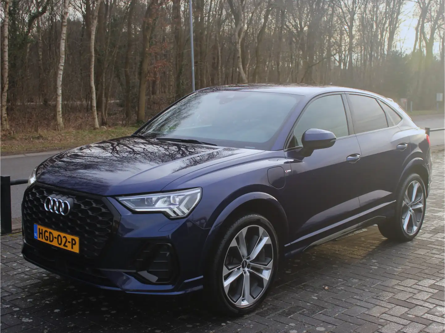 Audi Q3 Sportback 45 TFSI-e S-Edition 20 Inch 360 Cam ACC Bleu - 2