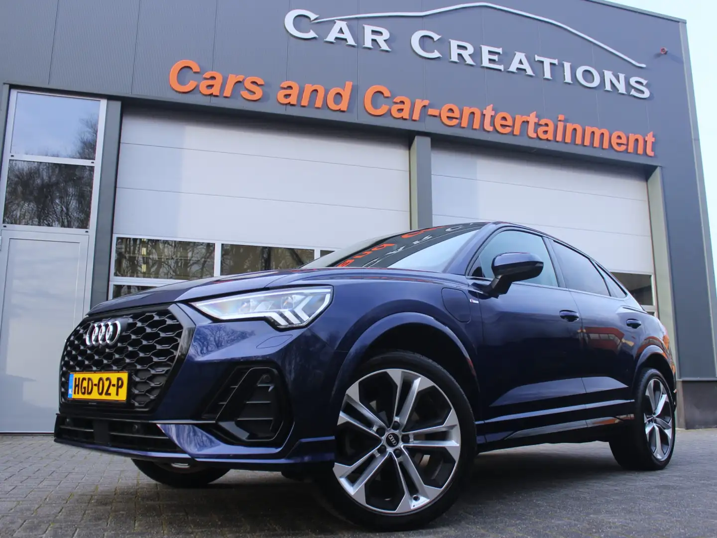 Audi Q3 Sportback 45 TFSI-e S-Edition 20 Inch 360 Cam ACC Bleu - 1