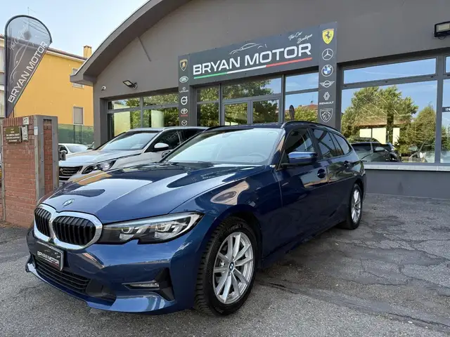 BMW 320 320d 48V xDrive Touring Business Advantage