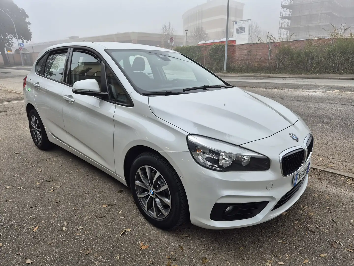 BMW 214 214d Active Tourer Advantage my17 Blanc - 2