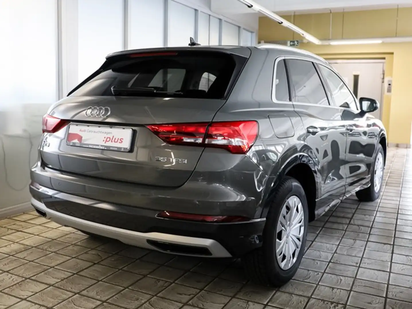 Audi Q3 35 TFSI Advanced LM19 AHK Navi+ Sportsitze Leder Gris - 2