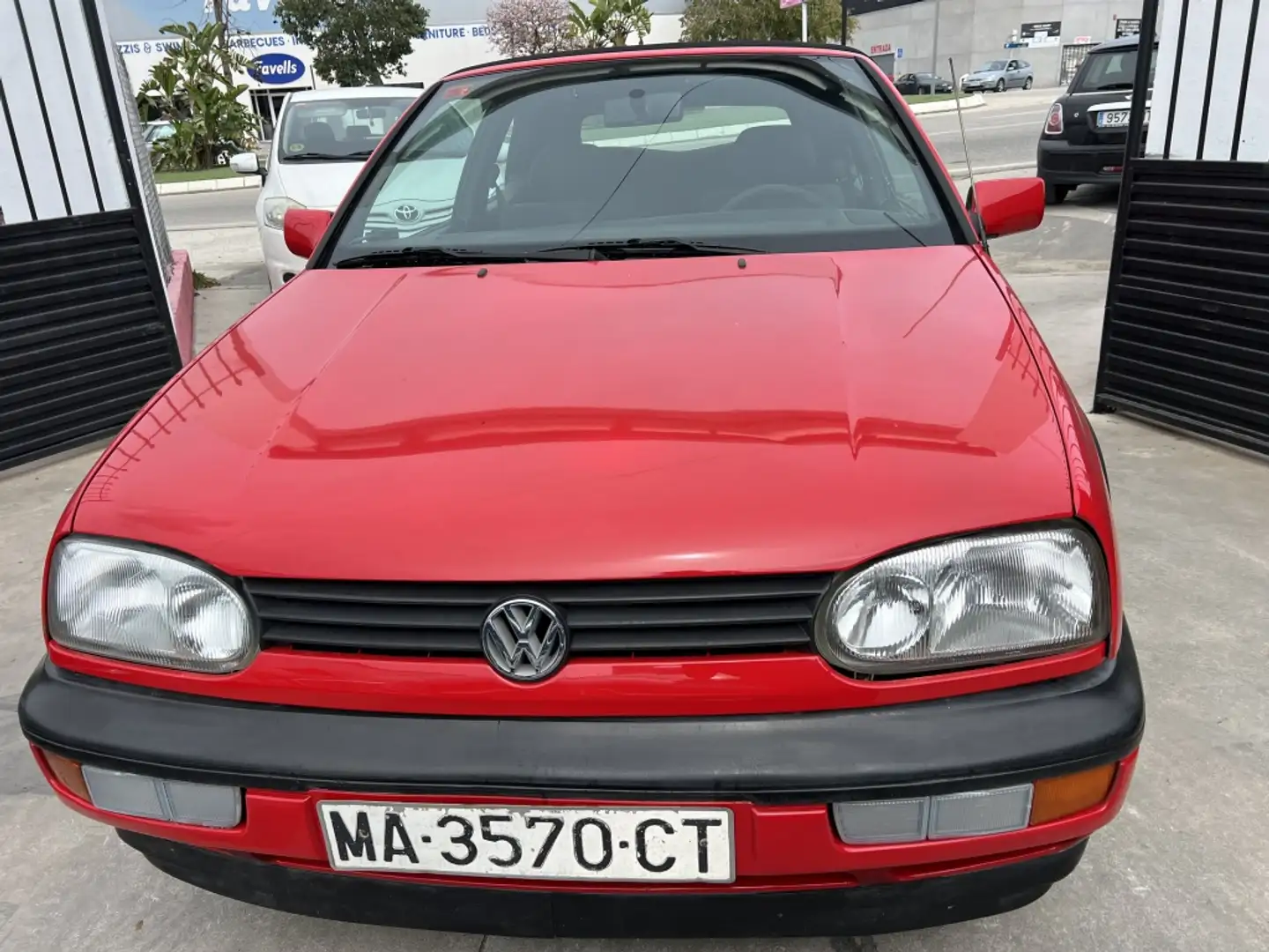 Volkswagen Golf Cabriolet 2.0 Avantgarde Rojo - 2