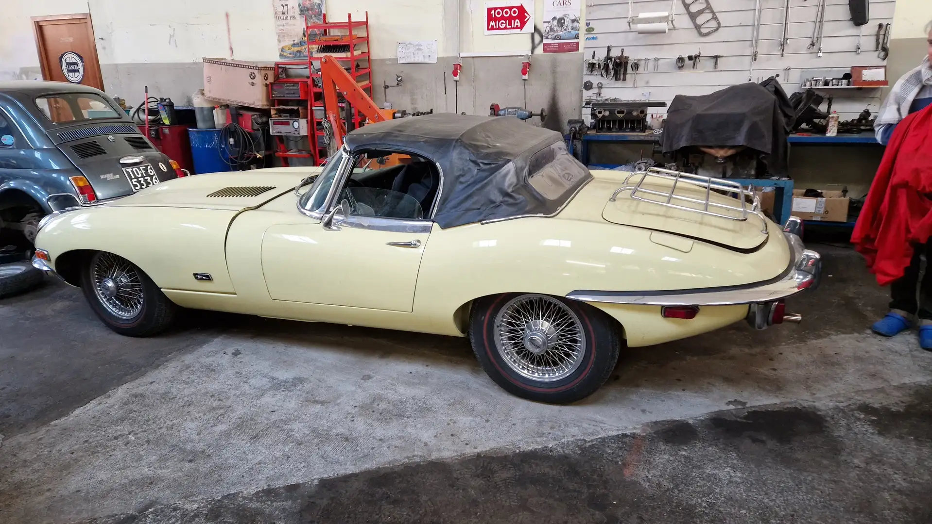 Jaguar E-Type roadster Jaune - 2