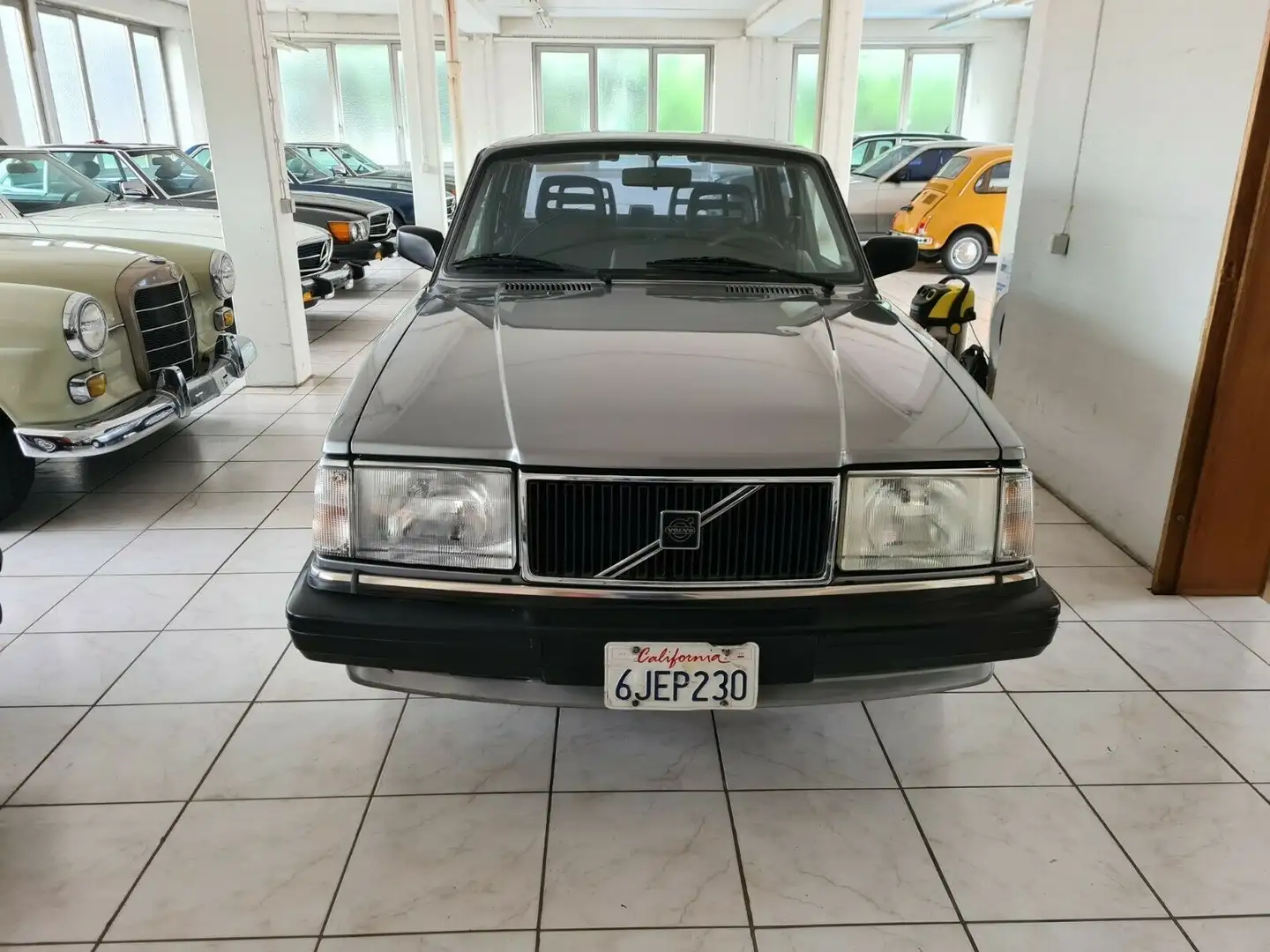 Volvo 240 GL  US California Zilver - 1