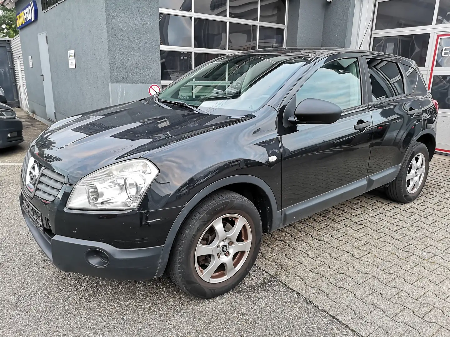 Nissan Qashqai 1.6 Visia Klima EURO 4 ALU-Felgen TÜV: 02/2027 Schwarz - 1