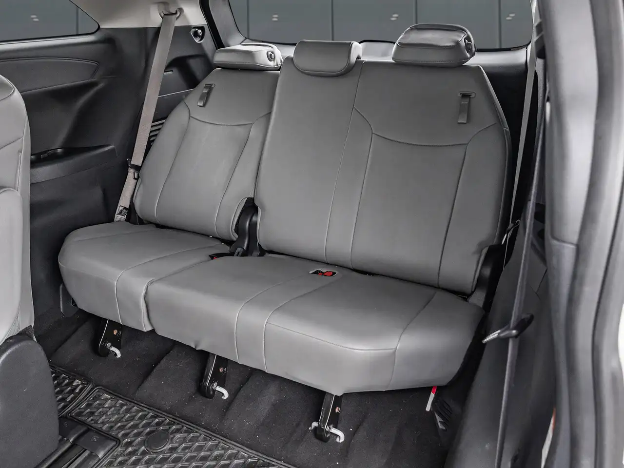 Toyota Sienna снимка Toyota Sienna