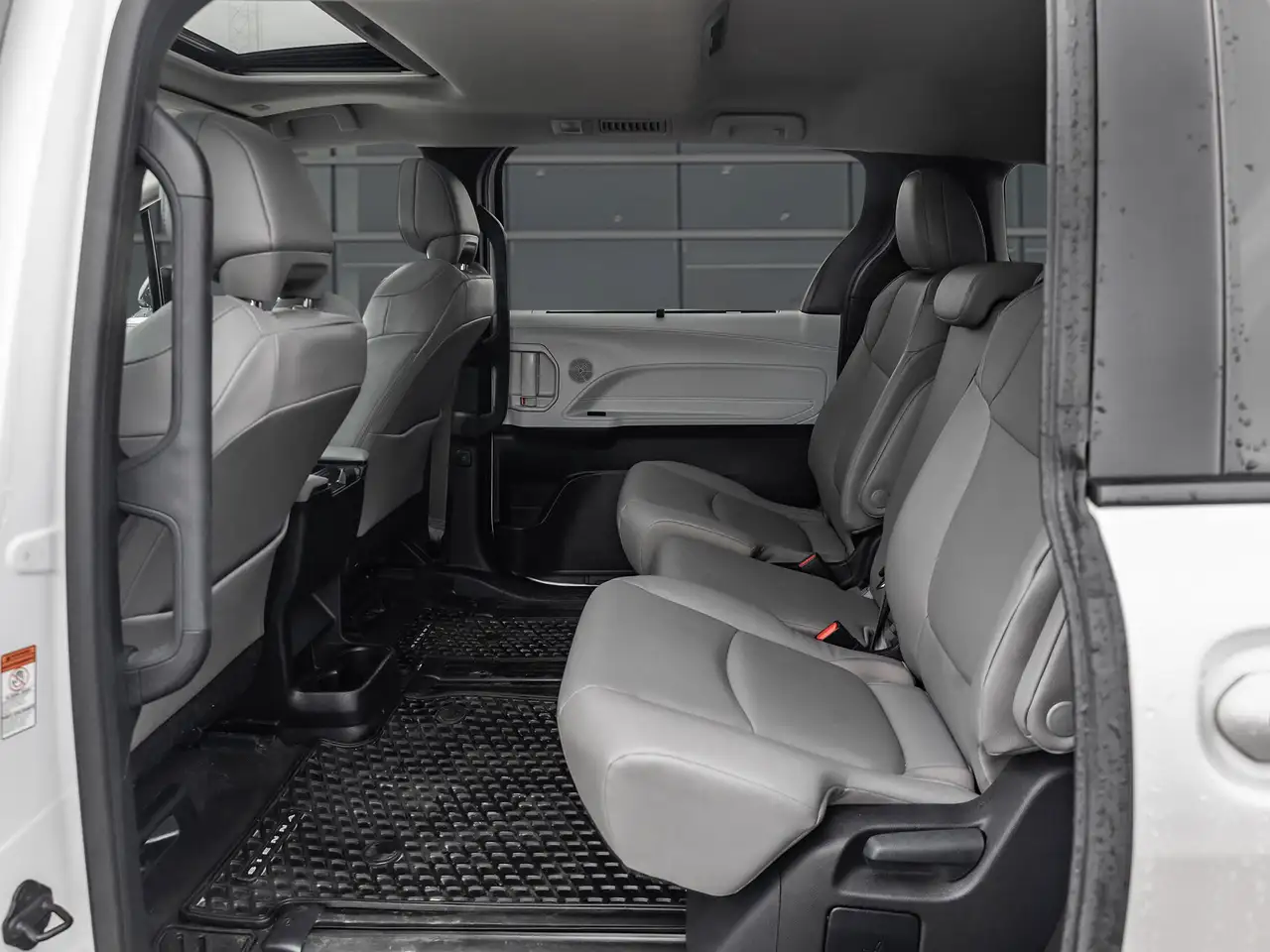 Toyota Sienna снимка Toyota Sienna