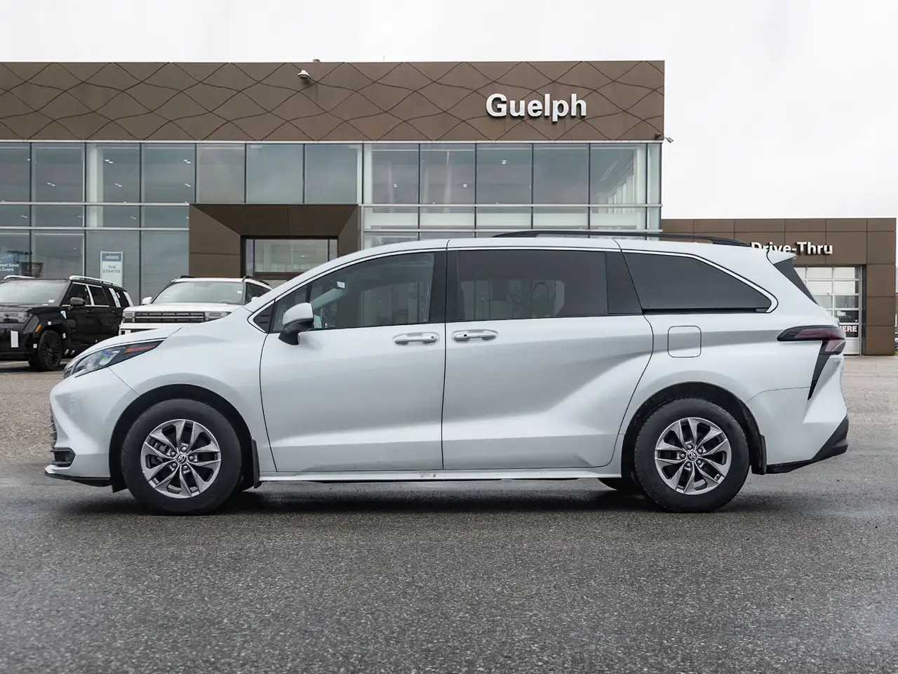 Toyota Sienna снимка Toyota Sienna