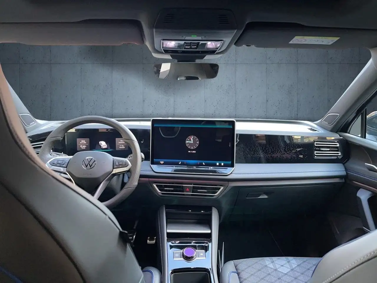 Volkswagen Tiguan 2.0 TSI 265 PS DSG R-Line AHK Navi IQ 12