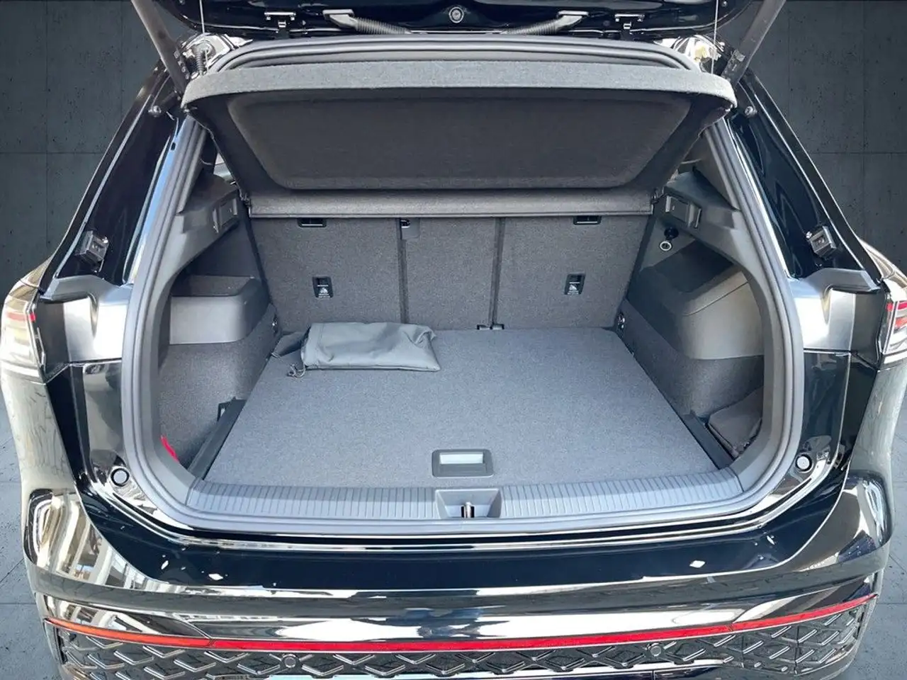 Volkswagen Tiguan 2.0 TSI 265 PS DSG R-Line AHK Navi IQ 14