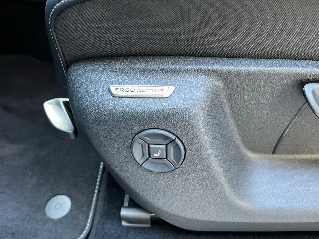 Volkswagen Tiguan 2.0 TSI 265 PS DSG R-Line AHK Navi IQ 18