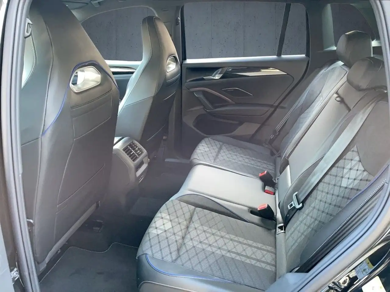 Volkswagen Tiguan 2.0 TSI 265 PS DSG R-Line AHK Navi IQ 13