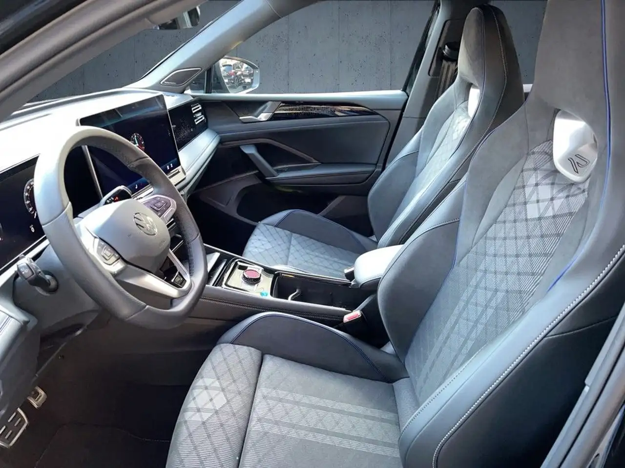 Volkswagen Tiguan 2.0 TSI 265 PS DSG R-Line AHK Navi IQ 10