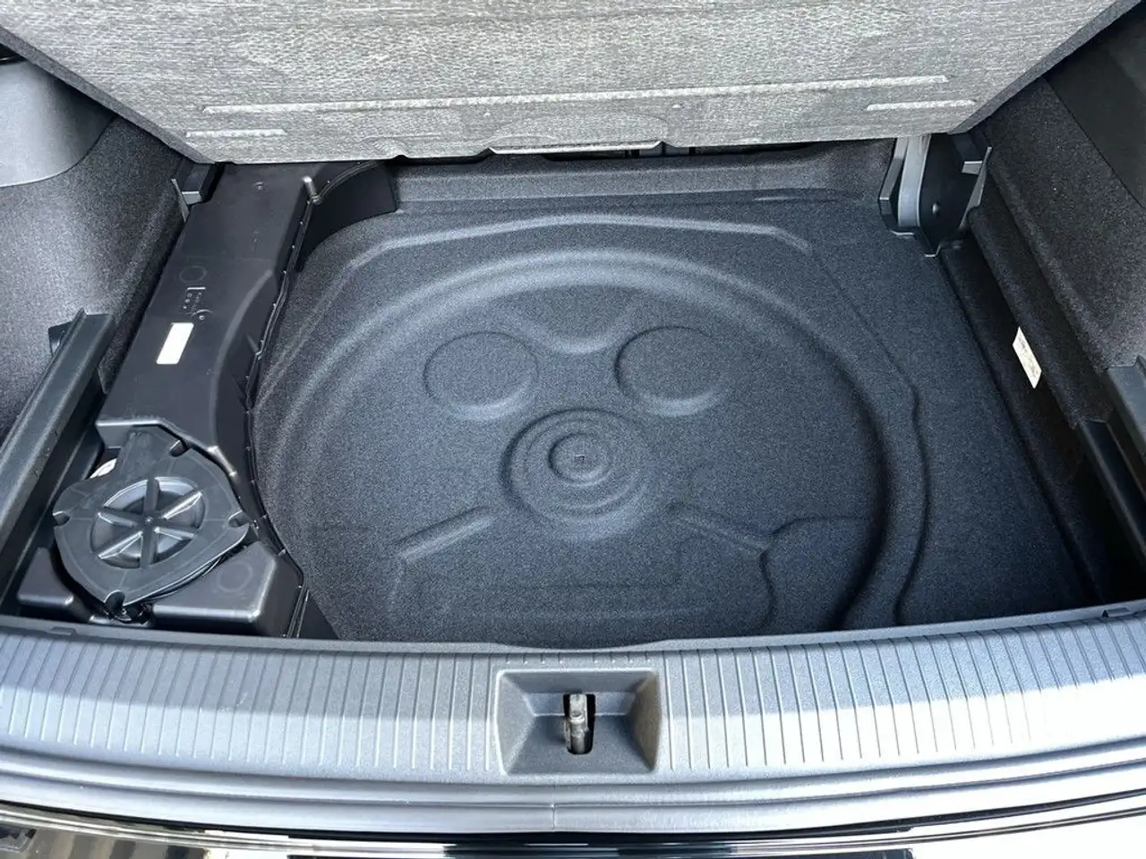 Volkswagen Tiguan 2.0 TSI 265 PS DSG R-Line AHK Navi IQ 17