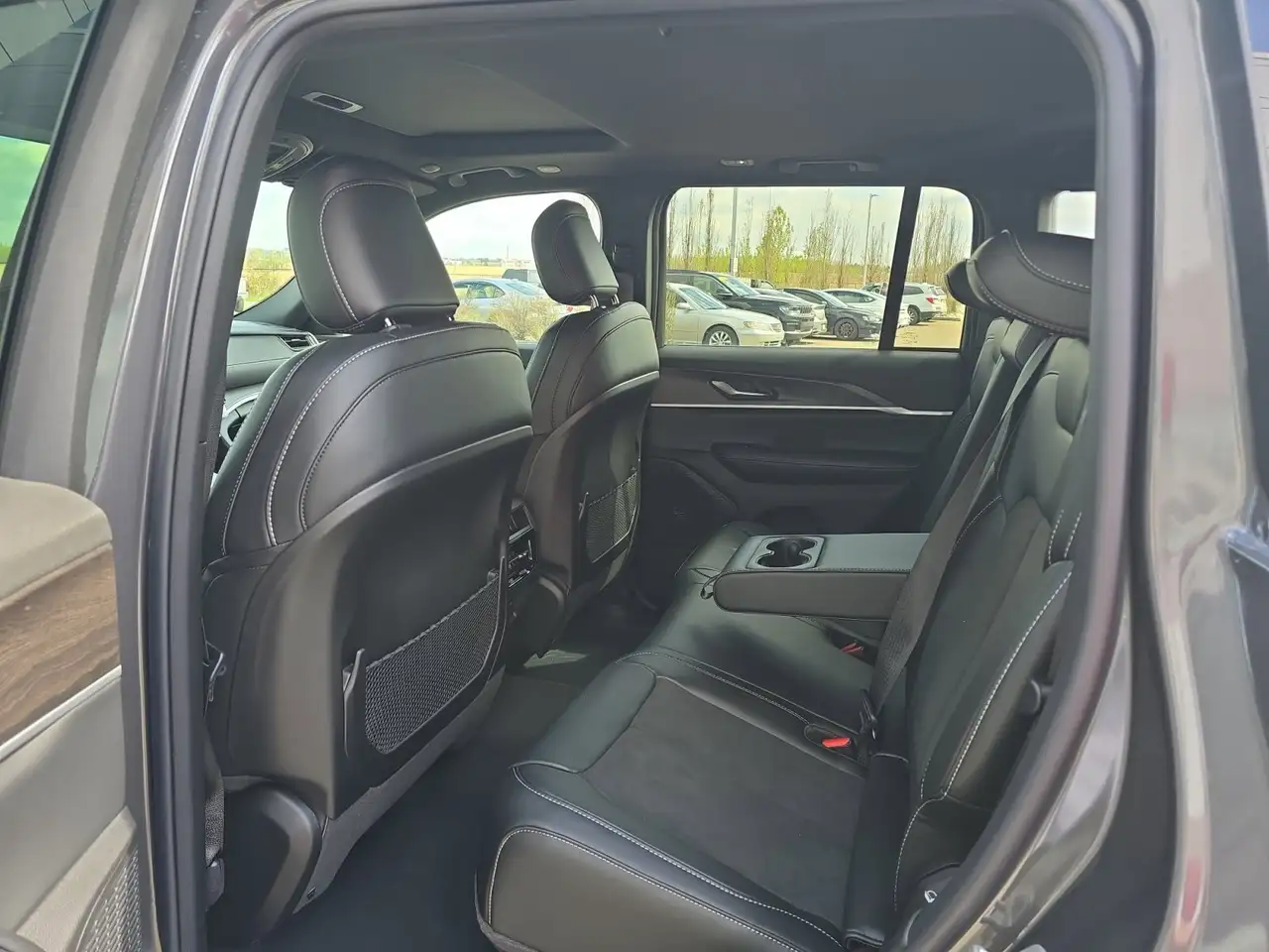 Jeep Grand Cherokee снимка Jeep Grand Cherokee