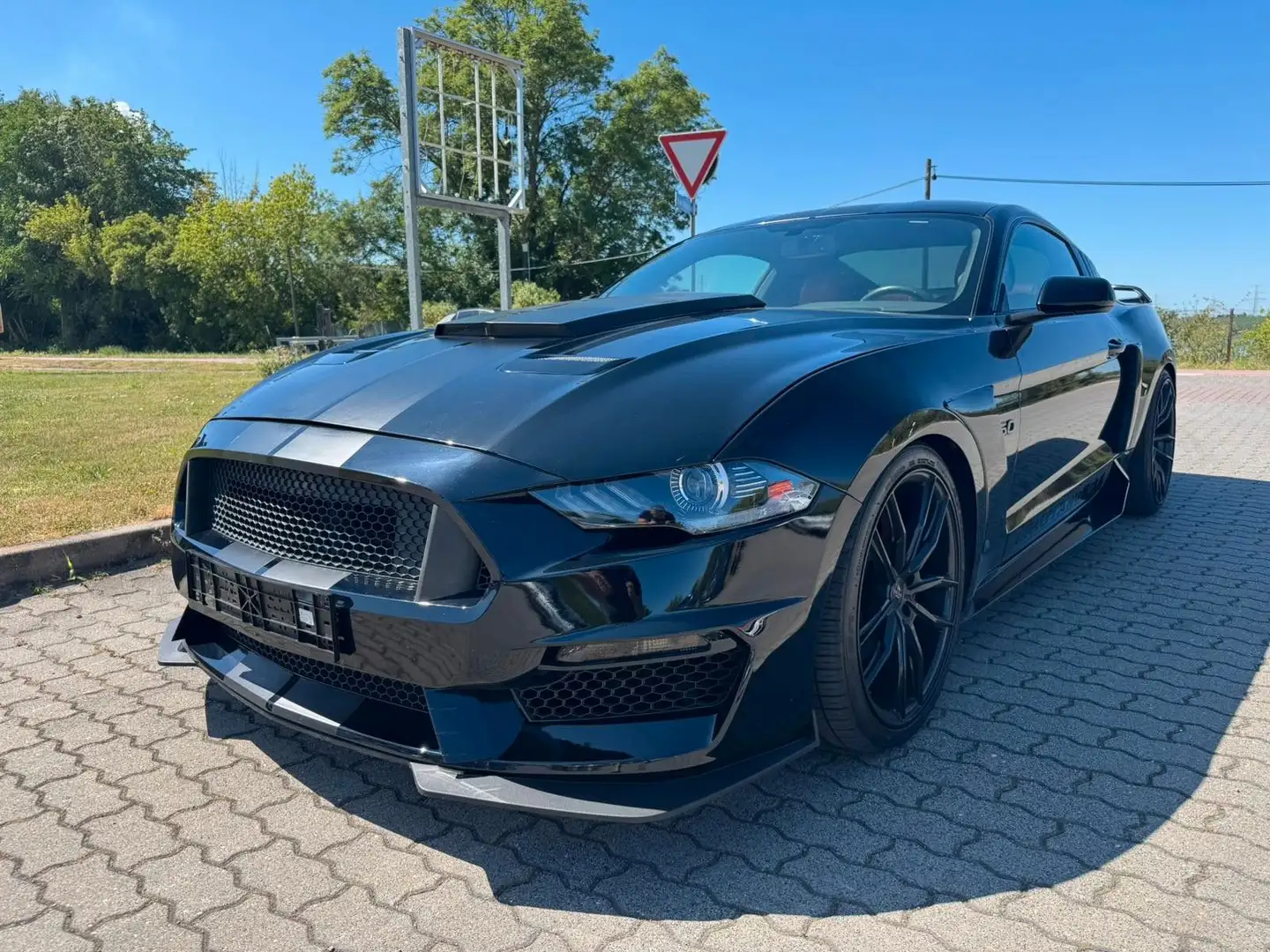 Ford Mustang GT - 1