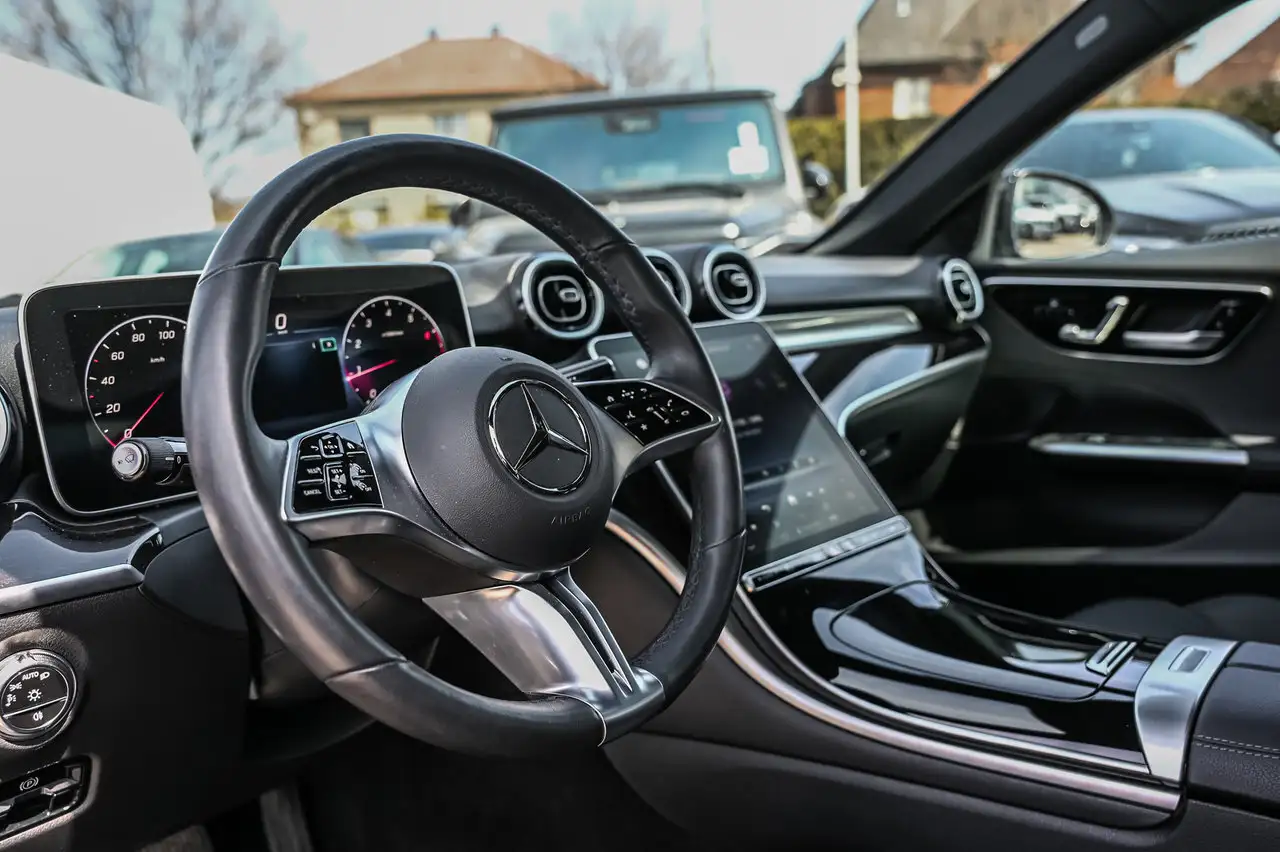 Mercedes-Benz C-Class снимка Mercedes-Benz C-Class