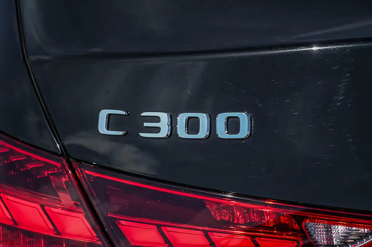 Mercedes-Benz C-Class снимка Mercedes-Benz C-Class