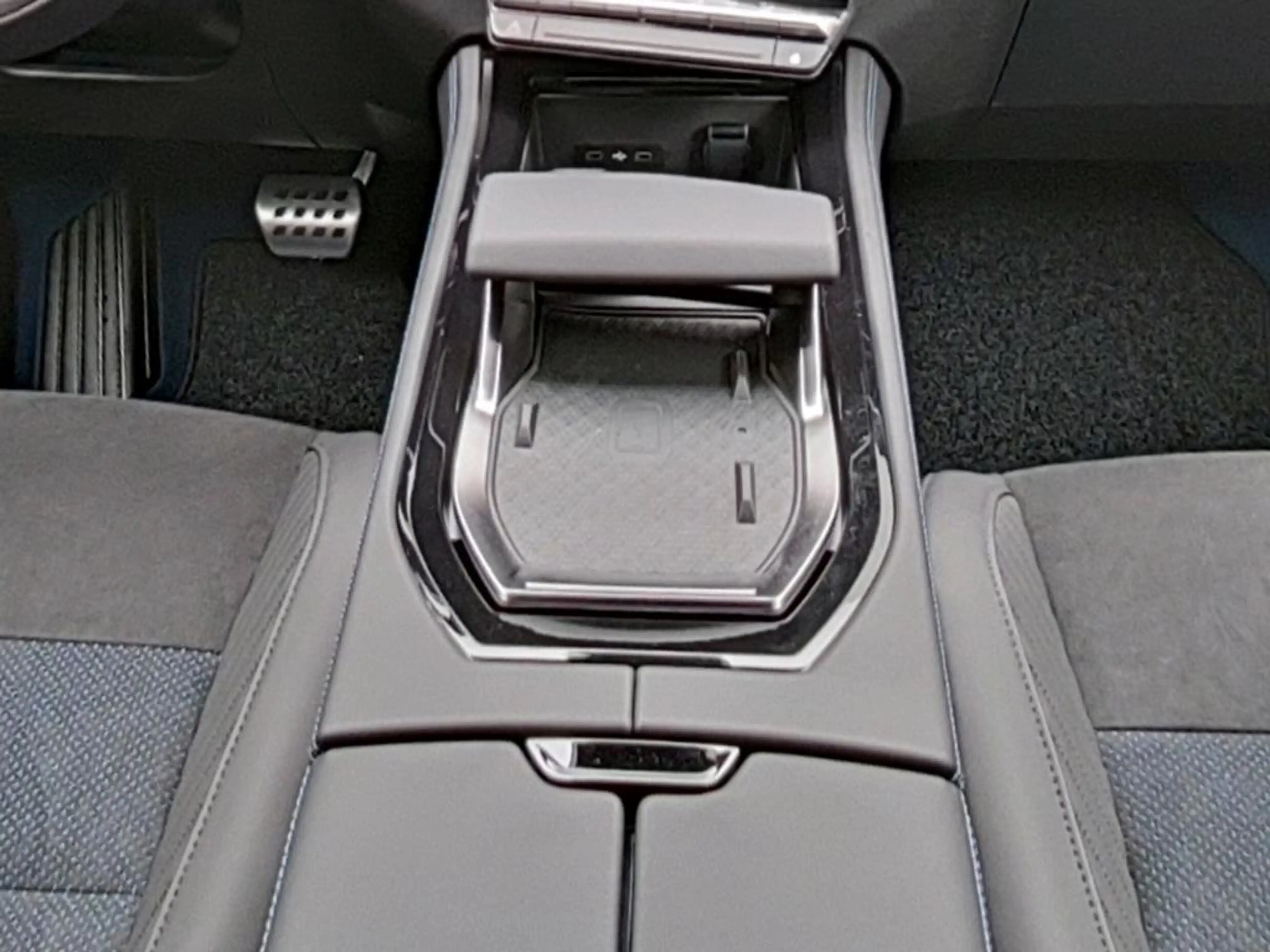 Renault Rafale Esprit Alpine E-Tech Plug in Hybrid 300 4x4 — photo 13