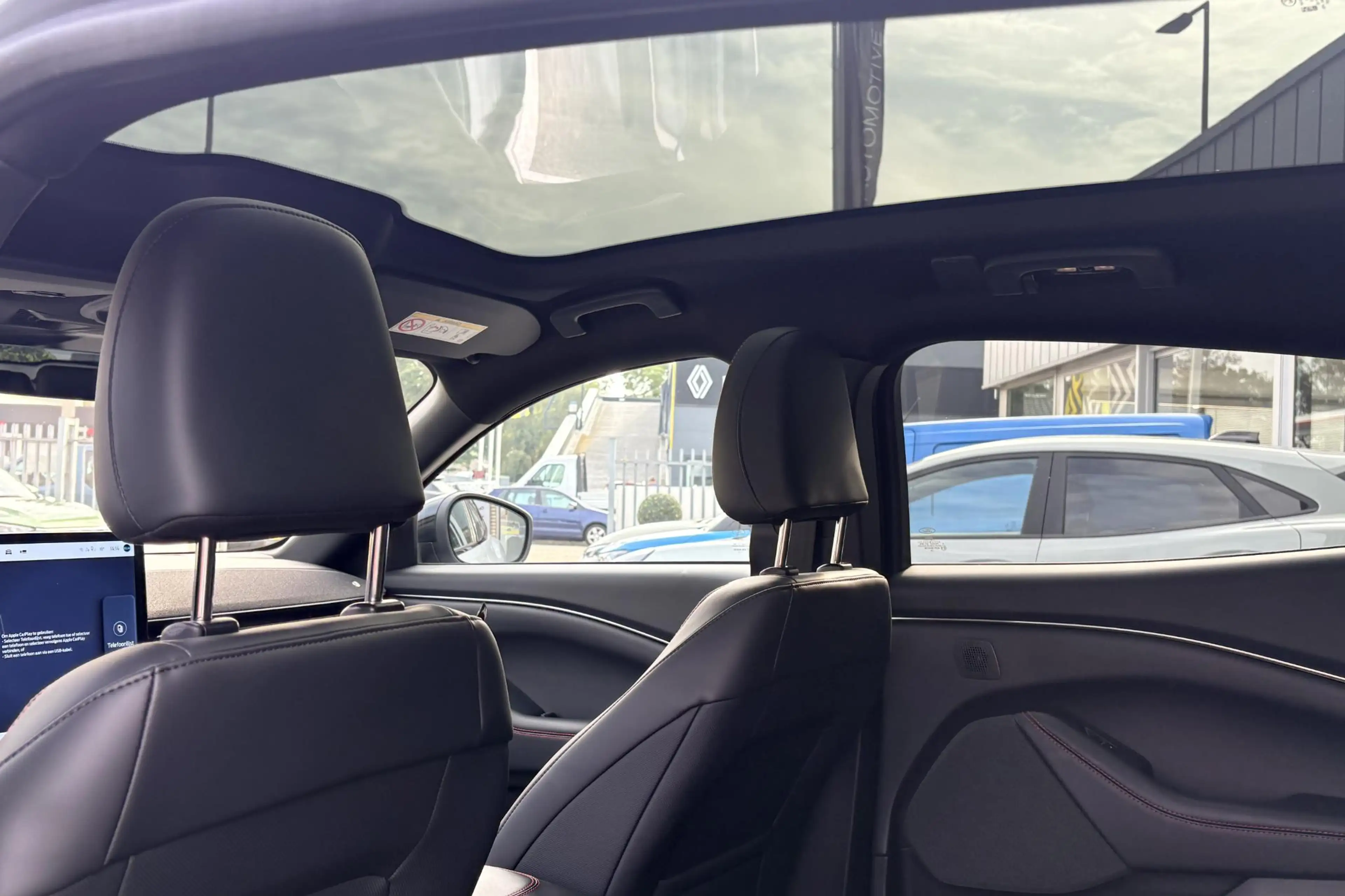 Ford Mustang Mach-E Extended Premium RWD 88 kWh — photo 14