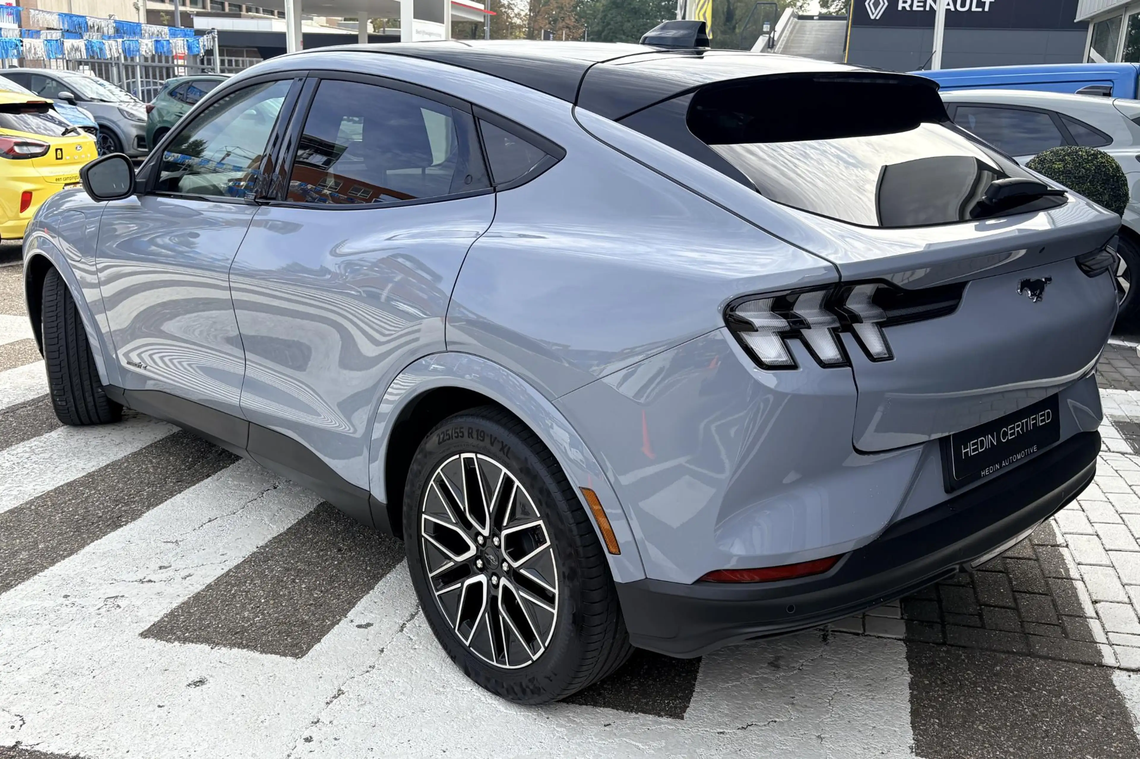 Ford Mustang Mach-E Extended Premium RWD 88 kWh — photo 6