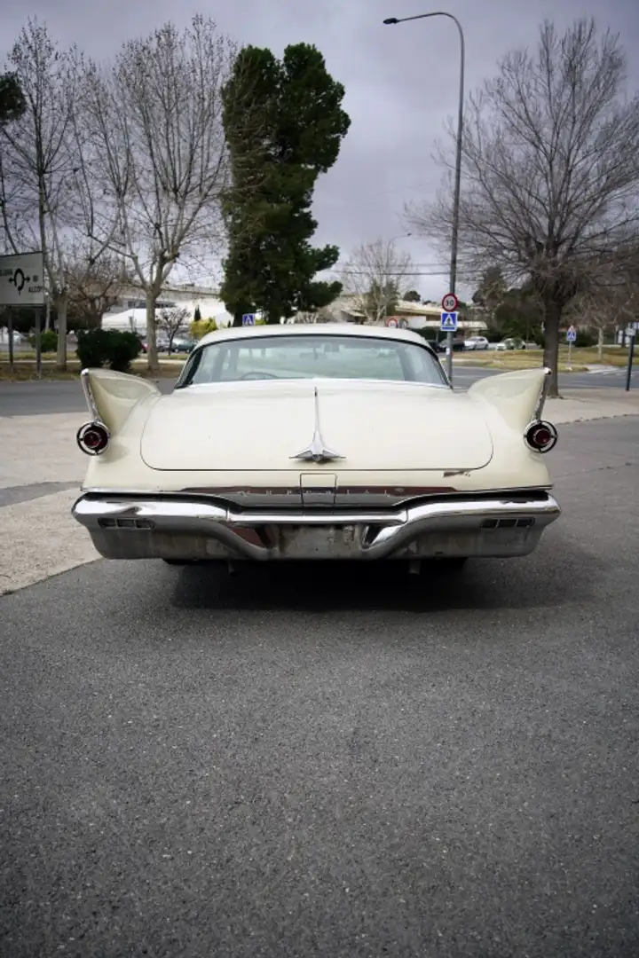 Chrysler Imperial Coupé Hardtop Beige - 2