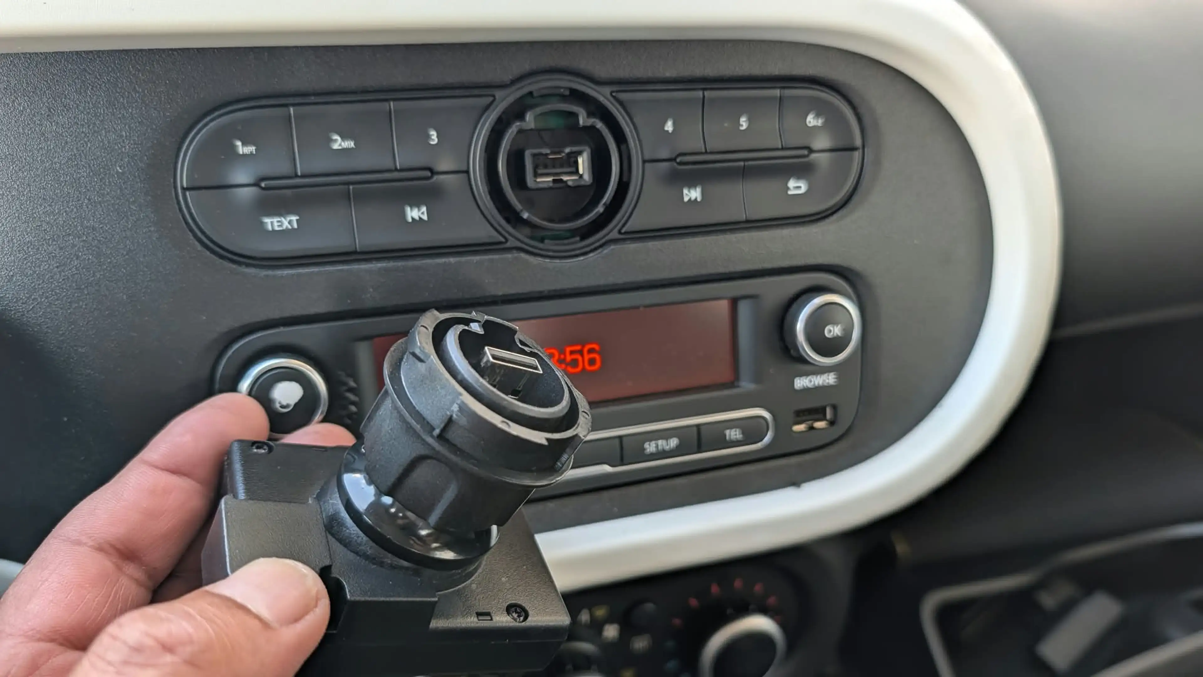 Renault Twingo Life — photo 14