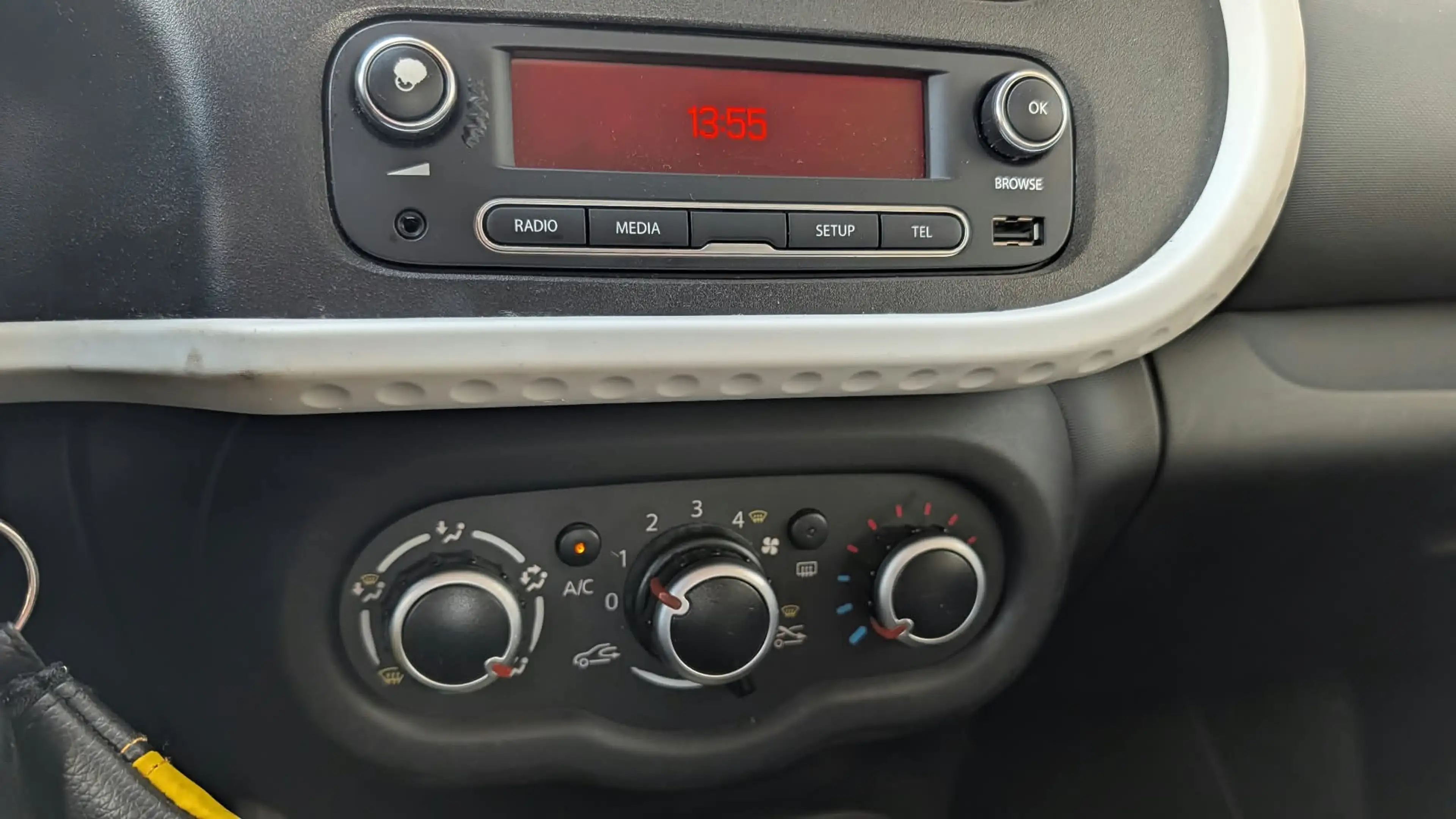 Renault Twingo Life — photo 13