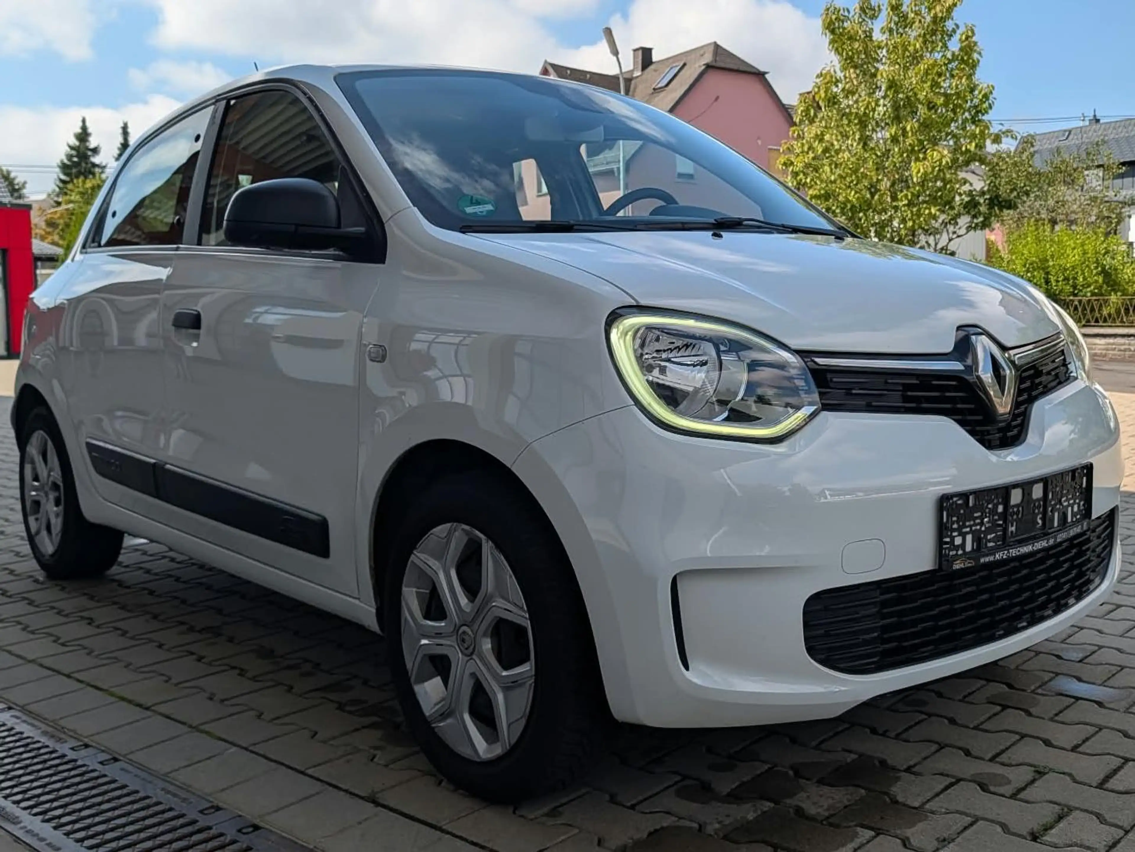 Renault Twingo Life — photo 10