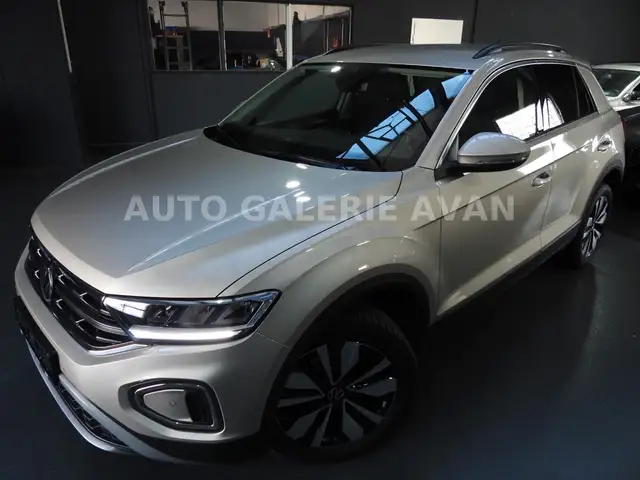 Volkswagen T-Roc view 9