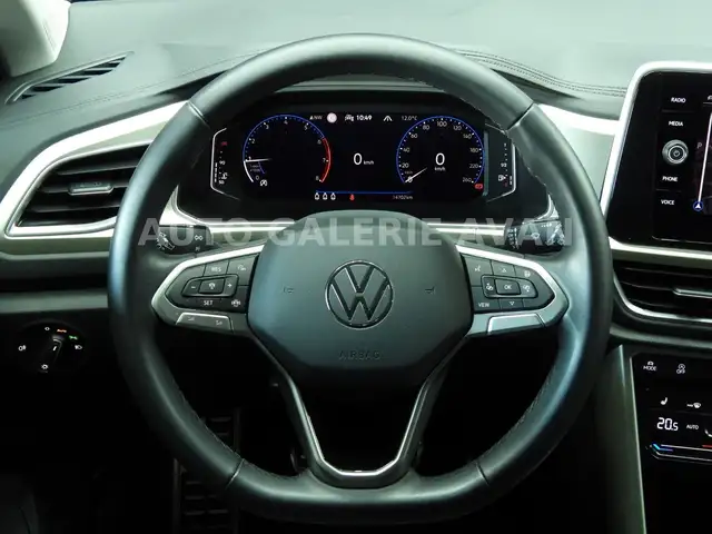 Volkswagen T-Roc view 13