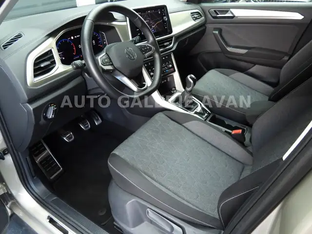 Volkswagen T-Roc view 12