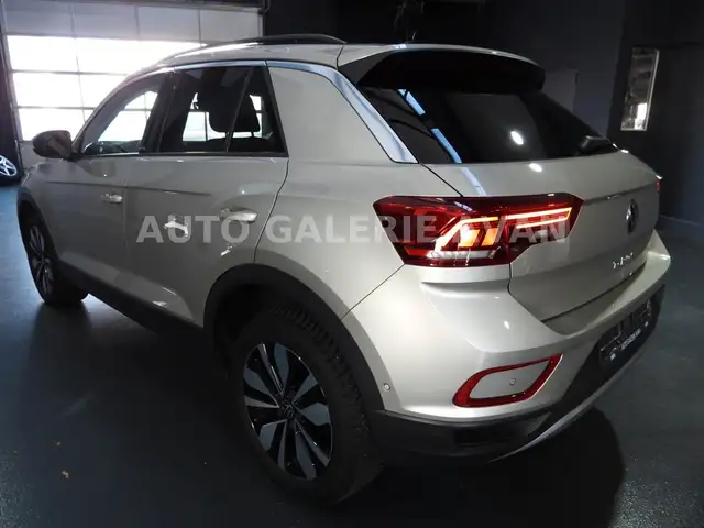 Volkswagen T-Roc view 10