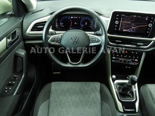Volkswagen T-Roc view 14