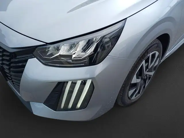Peugeot 208 view 9
