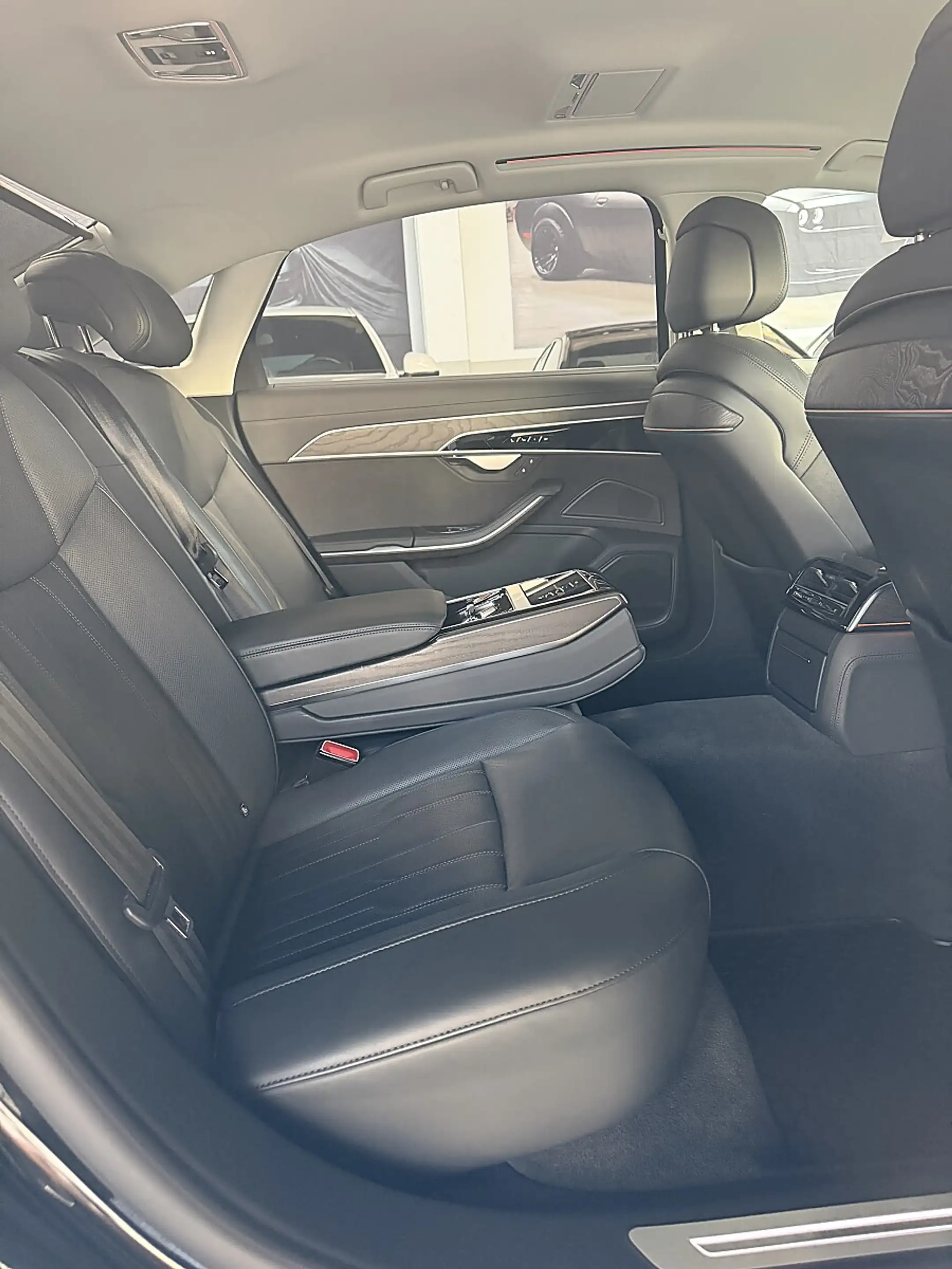 Audi A8 Lang 60 TFSI e PHEV quattro — photo 15