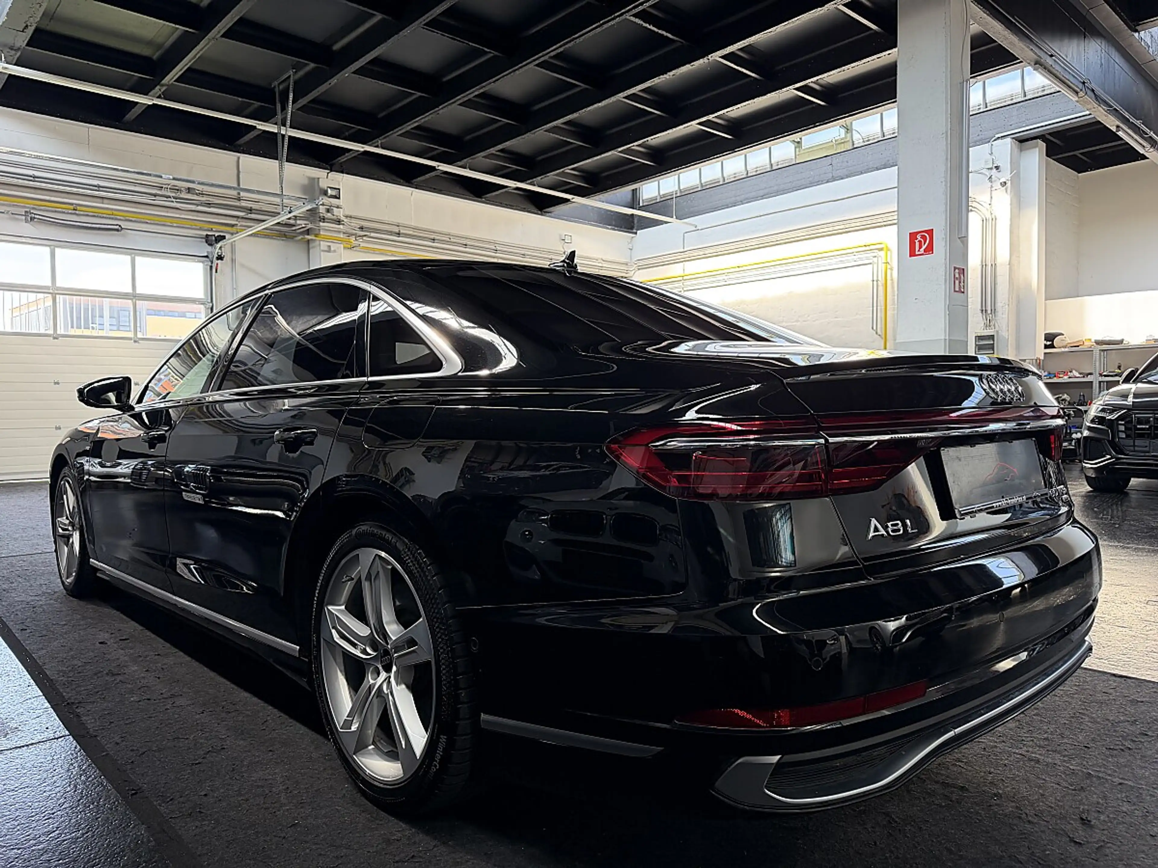 Audi A8 Lang 60 TFSI e PHEV quattro — photo 5