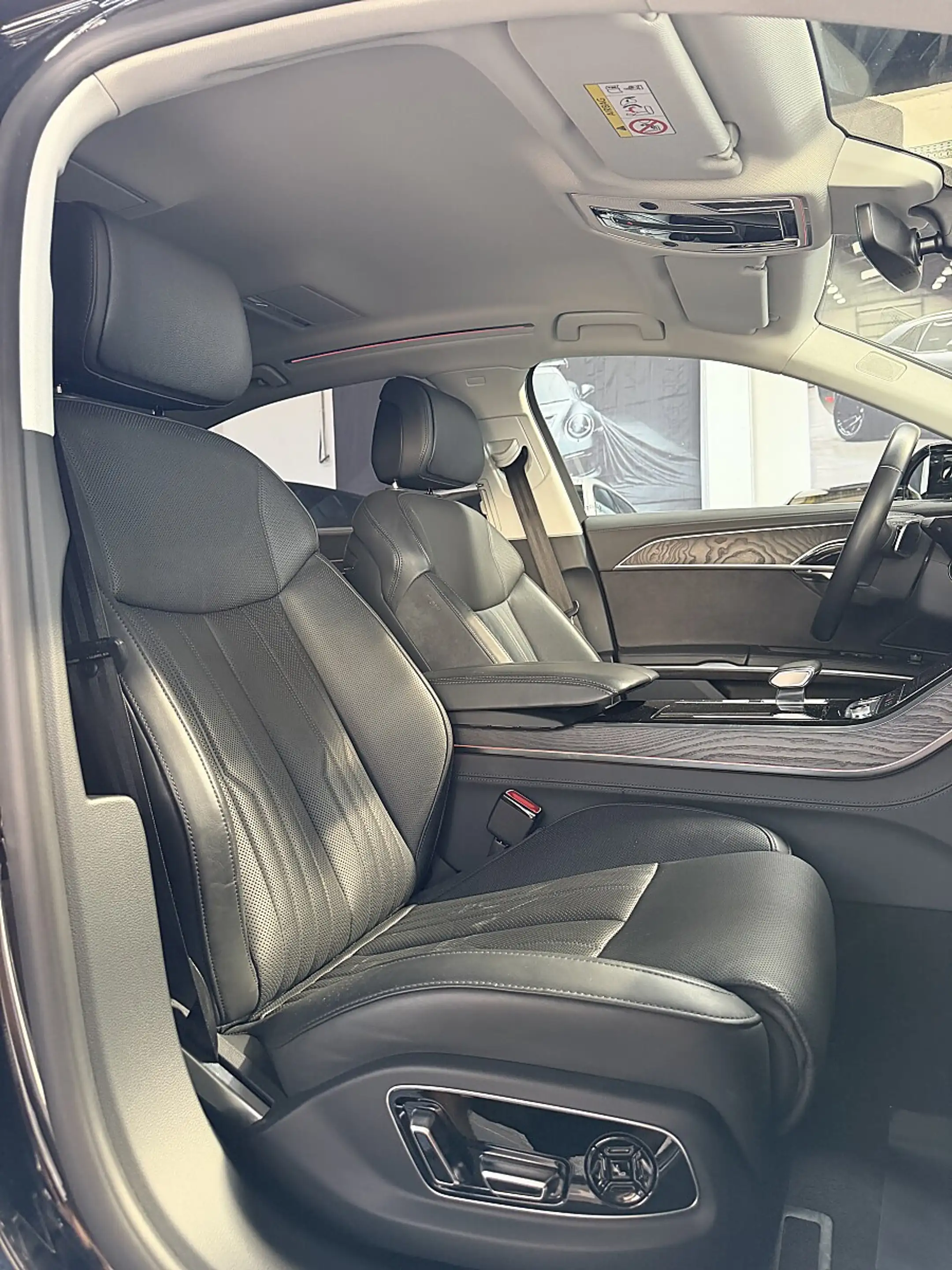 Audi A8 Lang 60 TFSI e PHEV quattro — photo 13