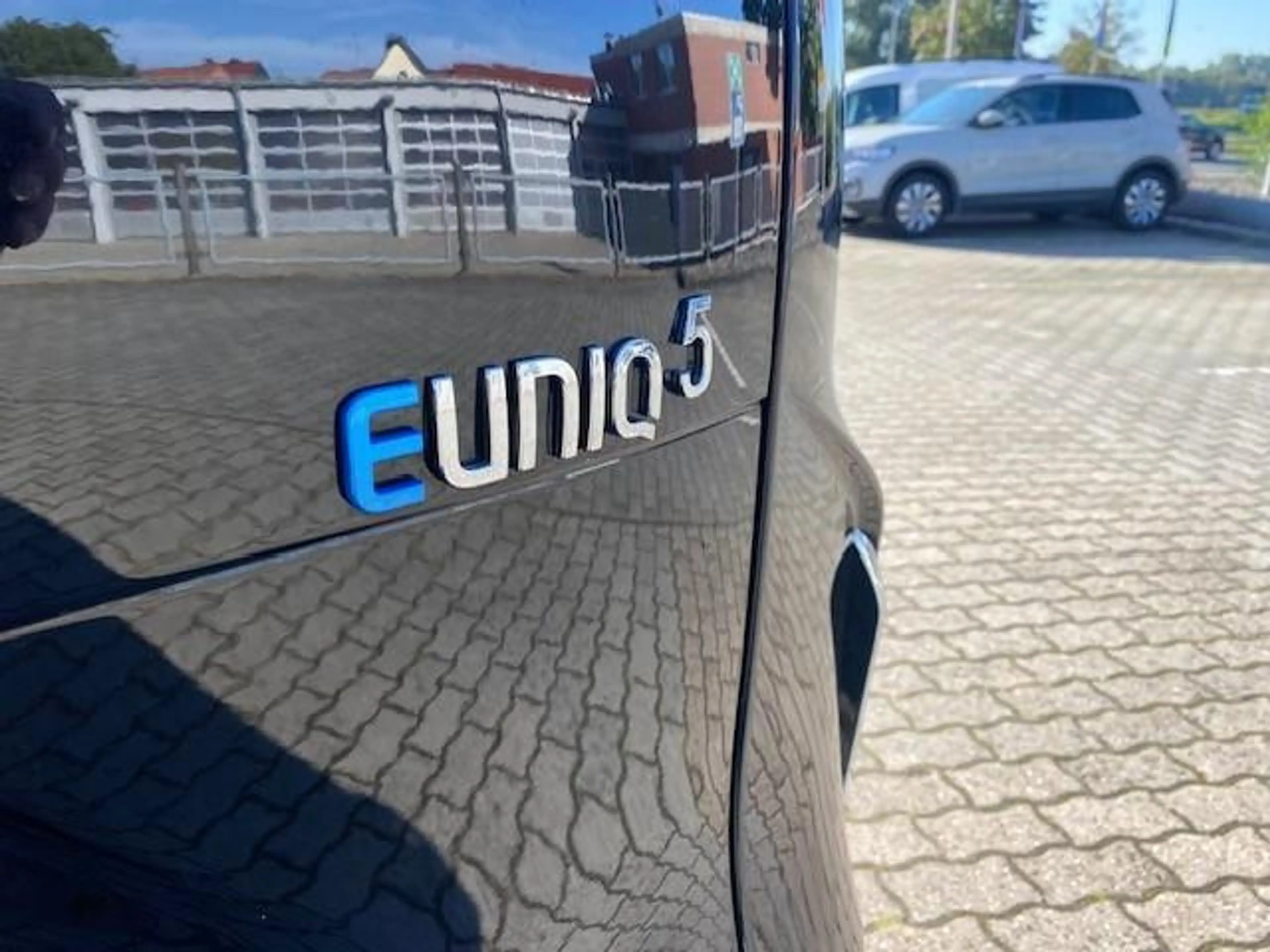 Maxus Euniq 5 EUNIQ 5 Batteriekap.: 70 kWh Reichweite: 350 - 4 — photo 8