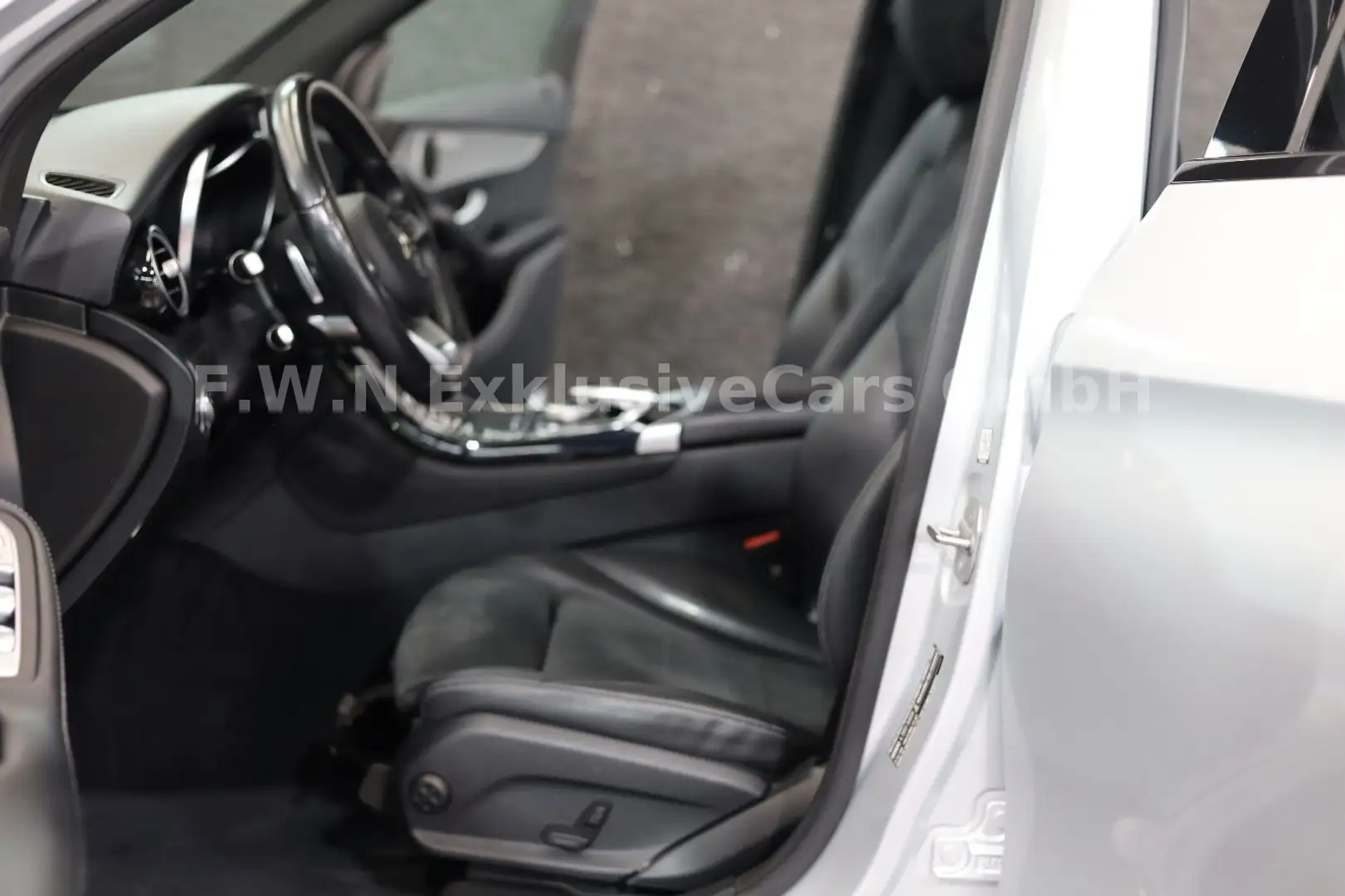Mercedes-Benz GLC 250 d 4Matic*AMG*Pano*Led* Silber - 2