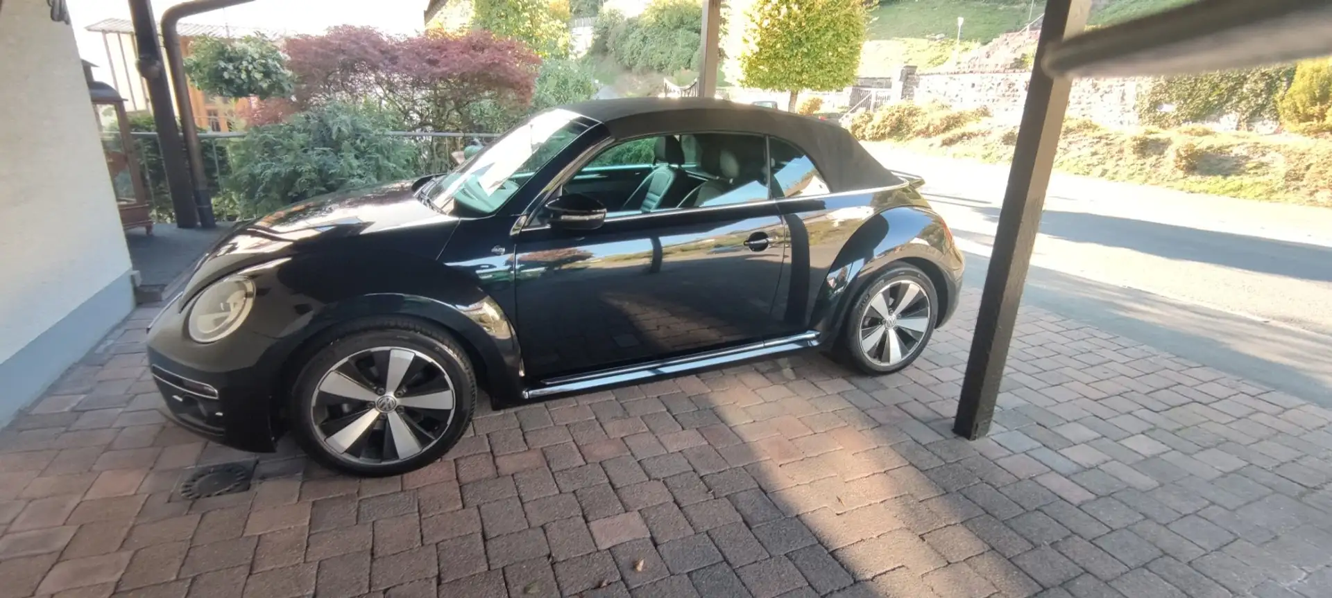 Volkswagen Beetle Beetle Cabriolet 1.2 TSI (BlueMotion Tech) Sound Schwarz - 2