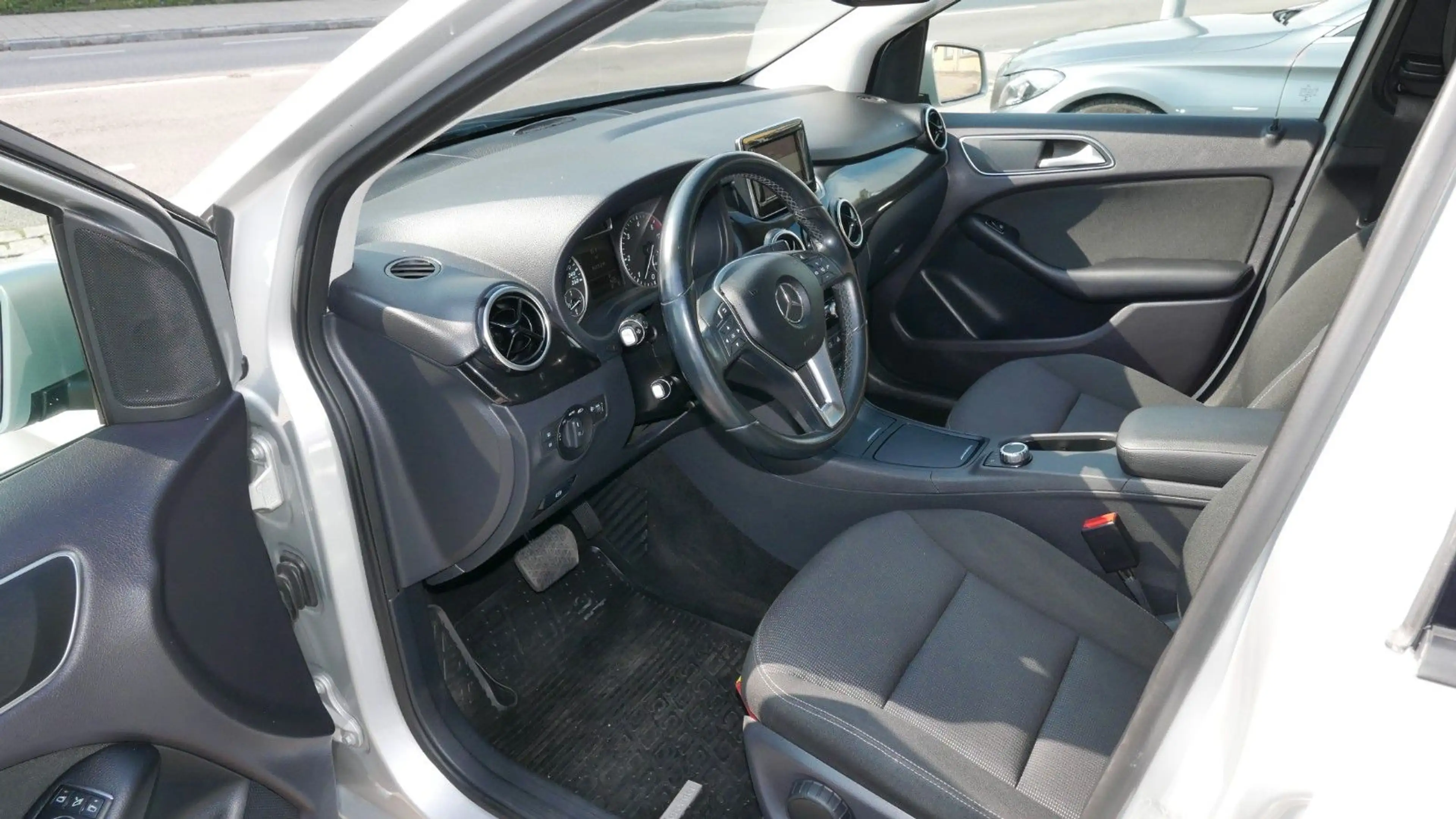 Mercedes-Benz B 220 CDI/NAVI/PTS/AUTOMATIK/TEMPOMAT — photo 13