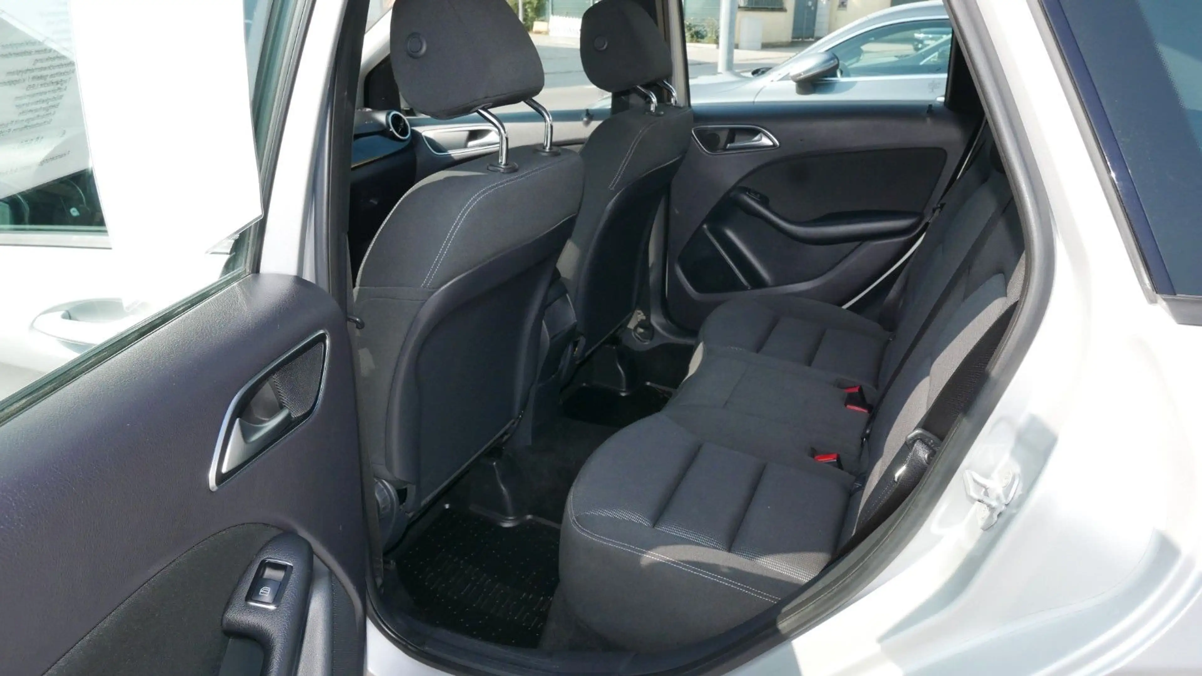 Mercedes-Benz B 220 CDI/NAVI/PTS/AUTOMATIK/TEMPOMAT — photo 17