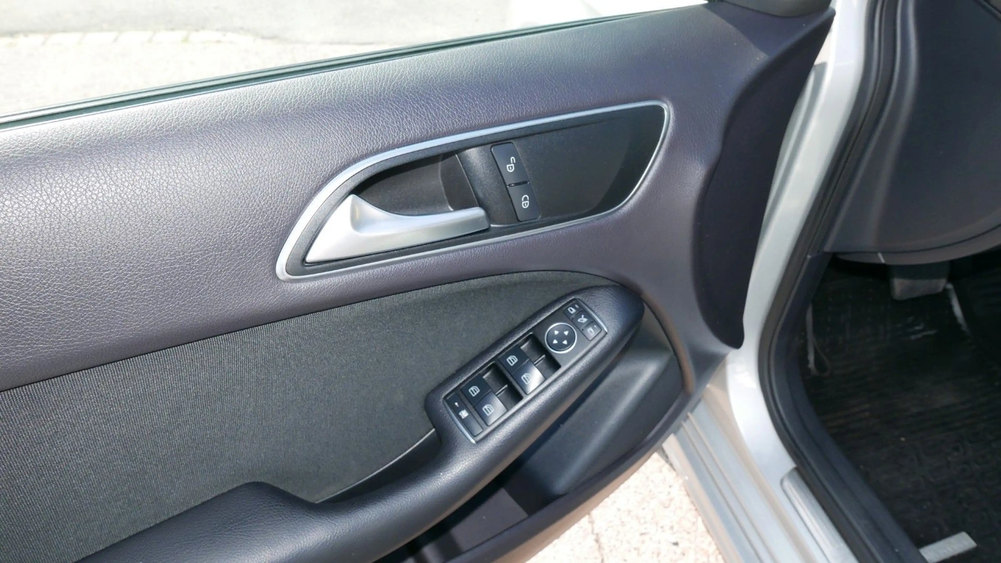 Mercedes-Benz B 220 CDI/NAVI/PTS/AUTOMATIK/TEMPOMAT — photo 15